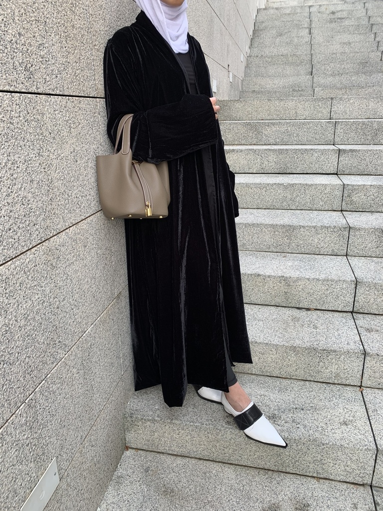 BLACK in BLACK VELVET BISHT