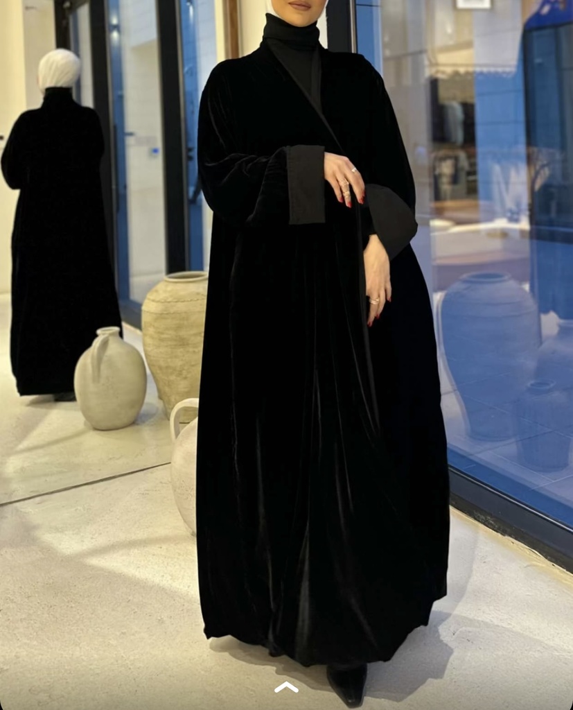 BLACK in BLACK VELVET BISHT