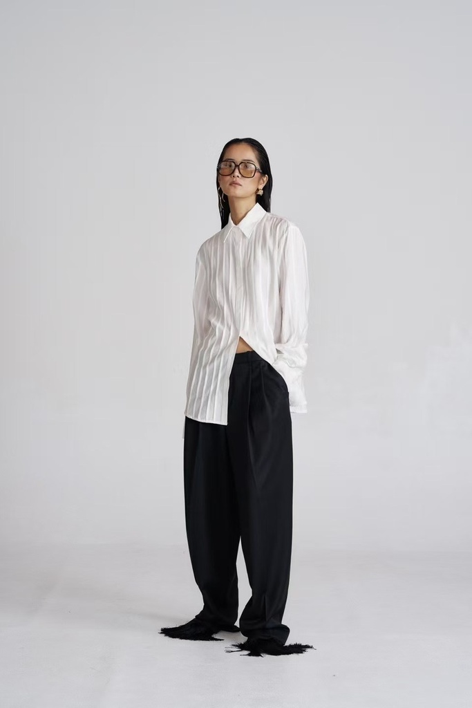 05-SLEEK PLEATS SHIRT