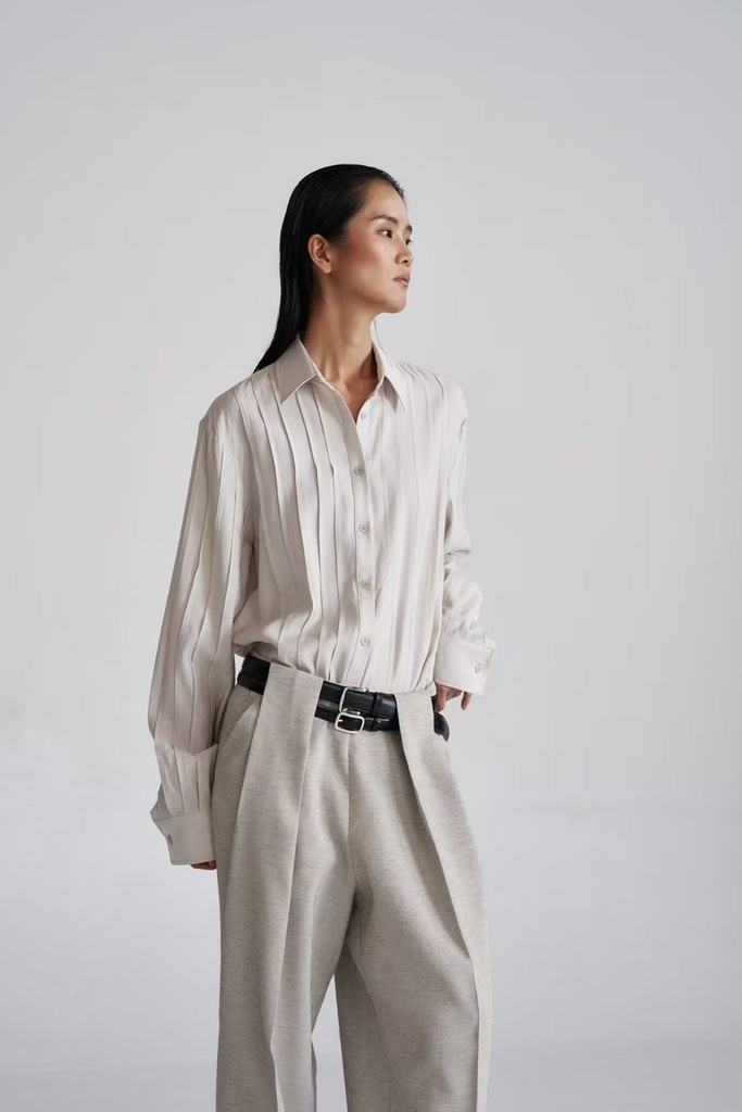 05-SLEEK PLEATS SHIRT