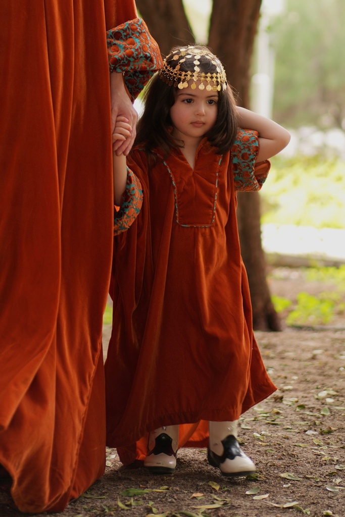 R26-M41-GIRL ORANGE KAFTAN