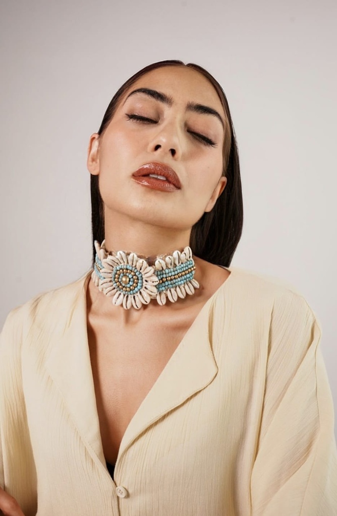 SUNFLOWER SHELL CHOKER