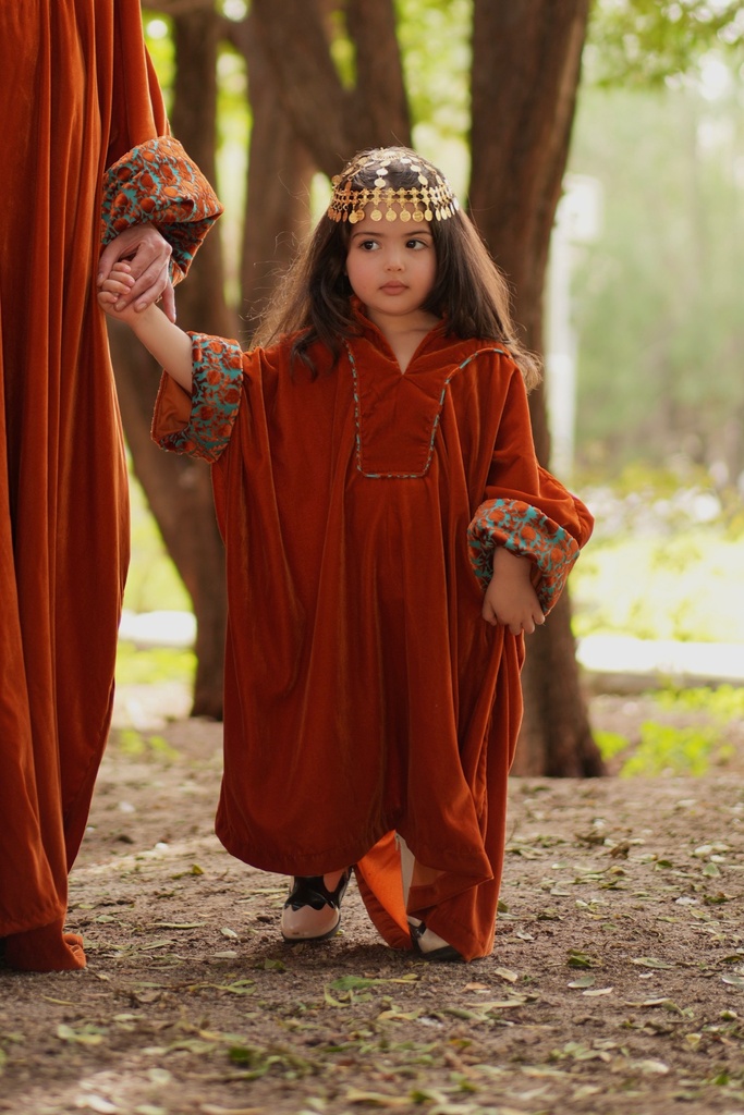 R26-M41-GIRL ORANGE KAFTAN