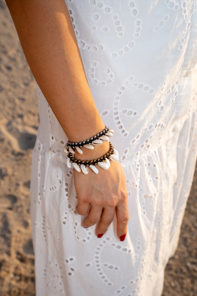 SHELL BRACELET