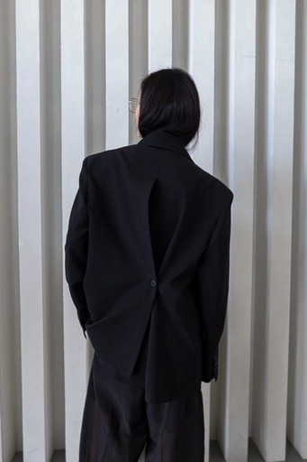 06-BUTTON BLAZER